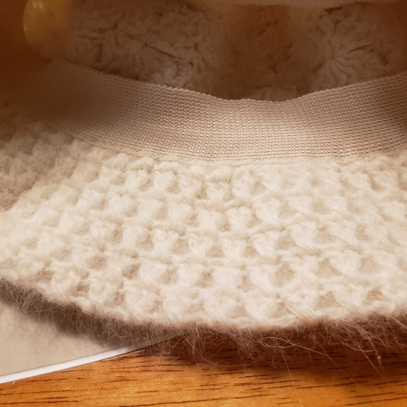 Ladies soft white hat - Picture 12 of 14